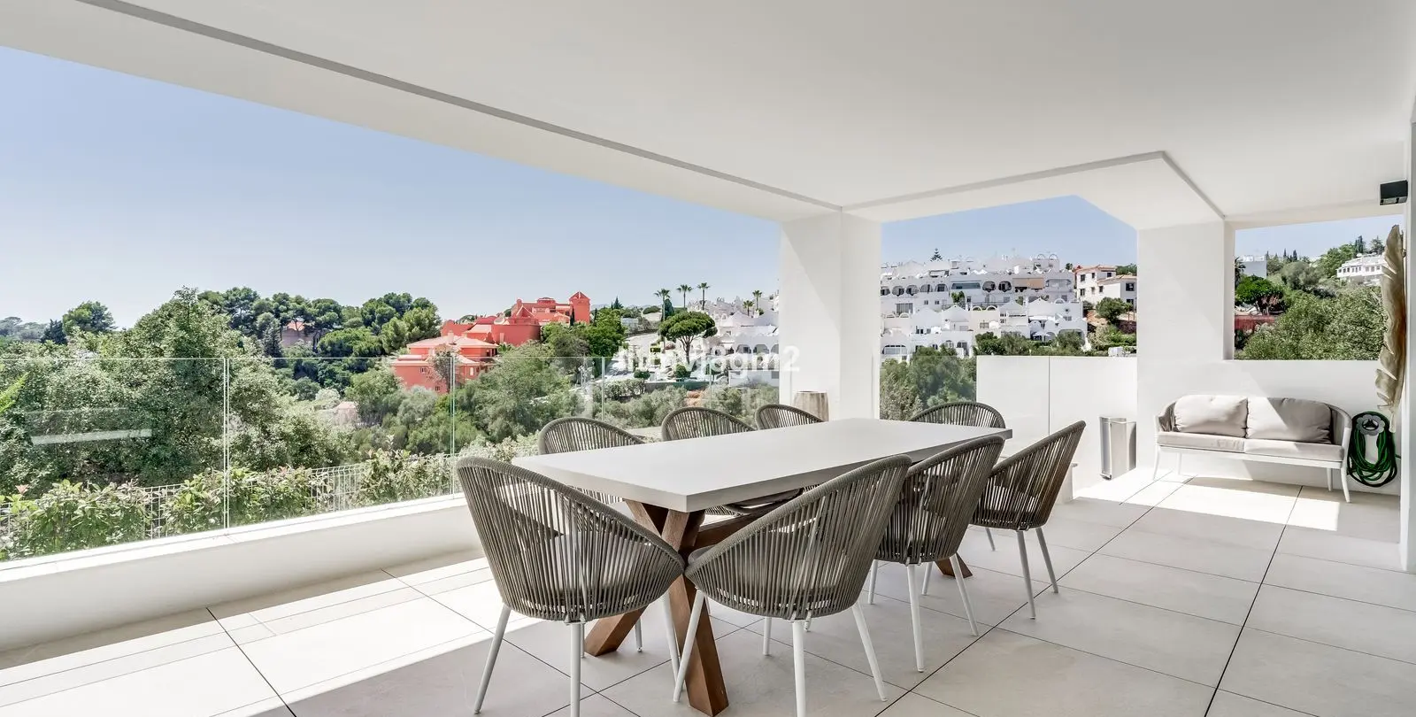 Sale of middle floor apartment in Cabopino 12