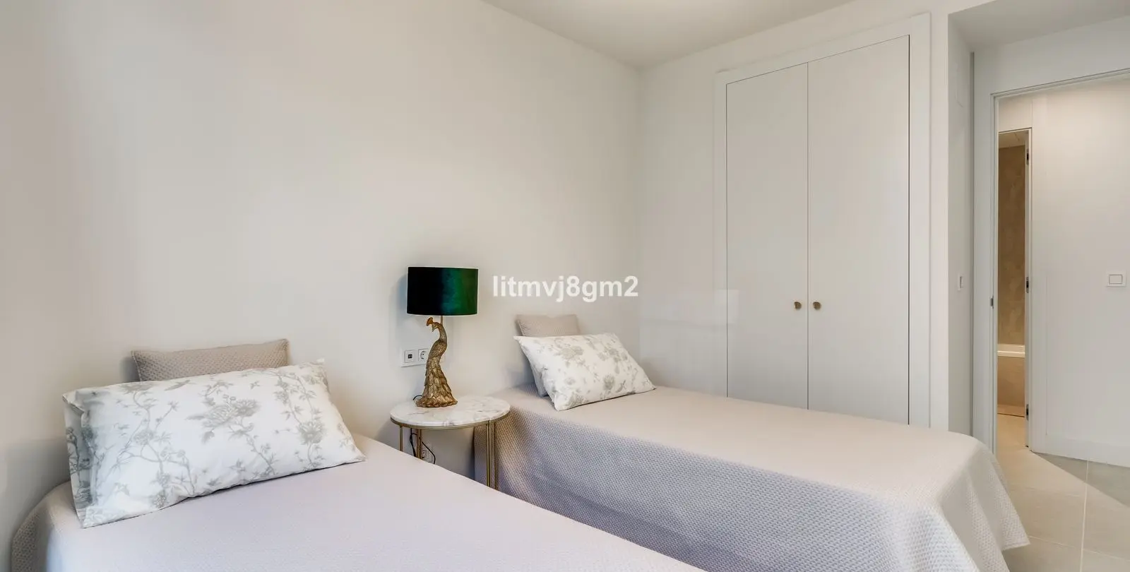 Sale of middle floor apartment in Cabopino 23