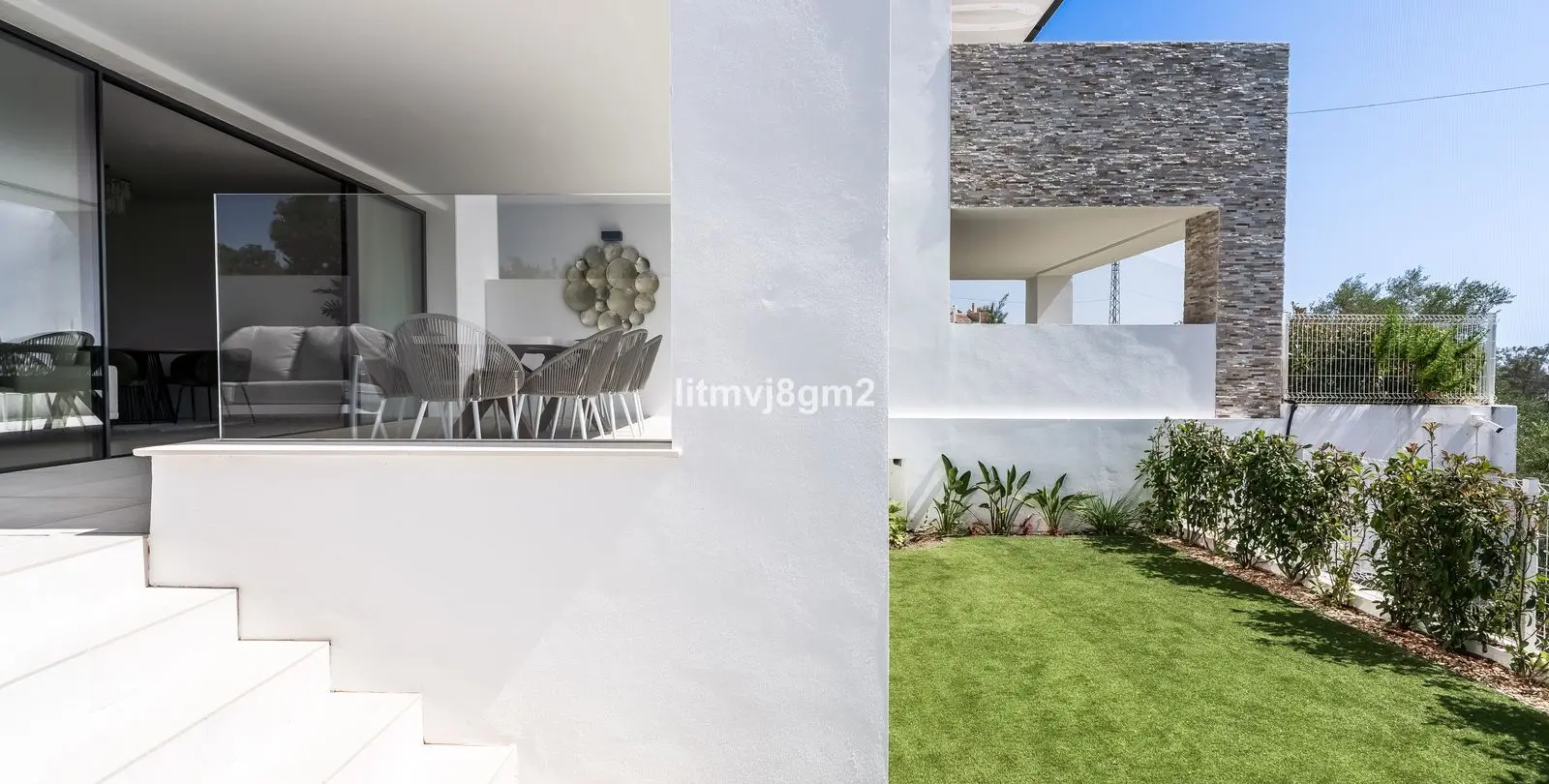 Sale of middle floor apartment in Cabopino 28