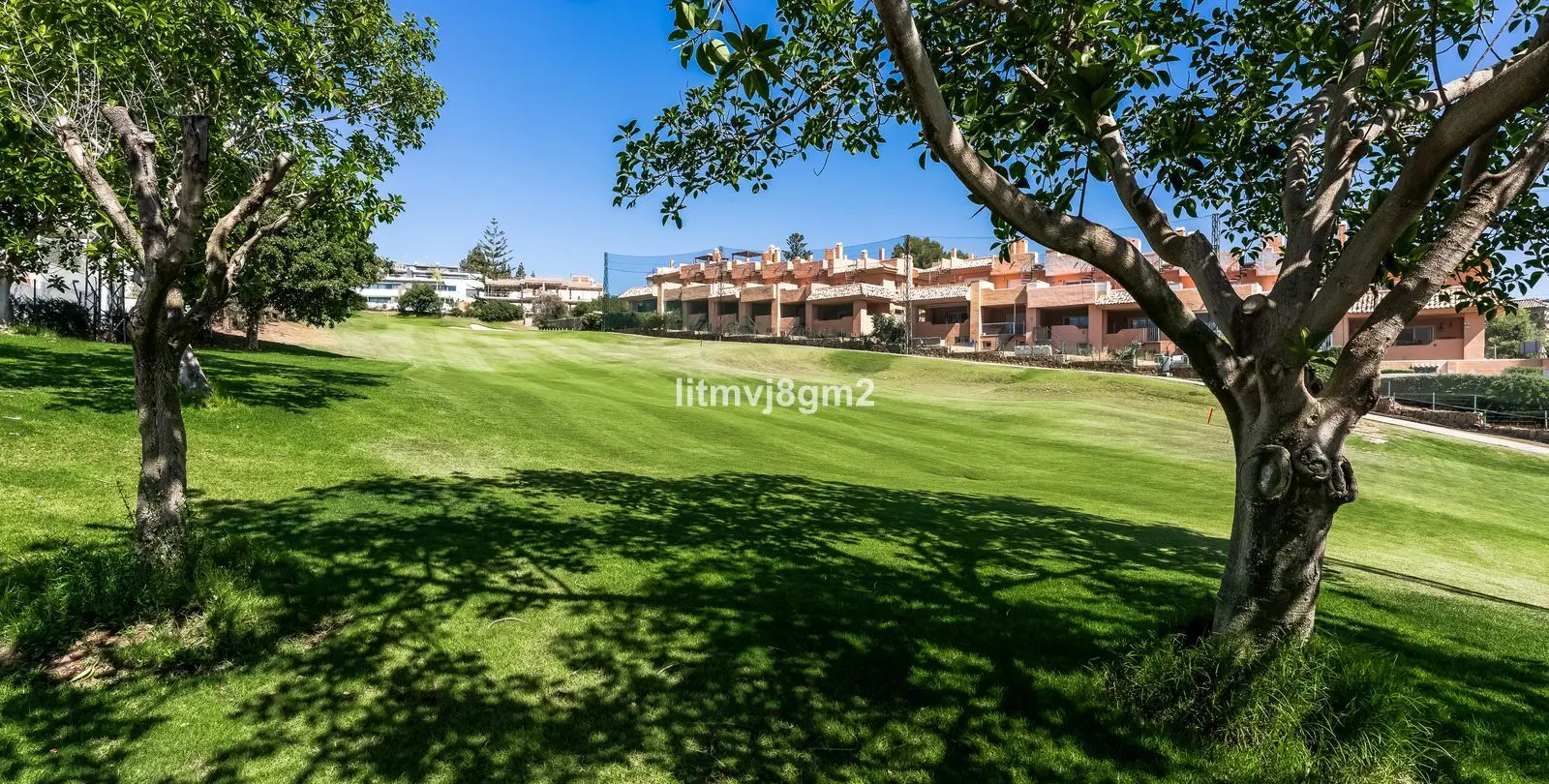 Sale of middle floor apartment in Cabopino 35
