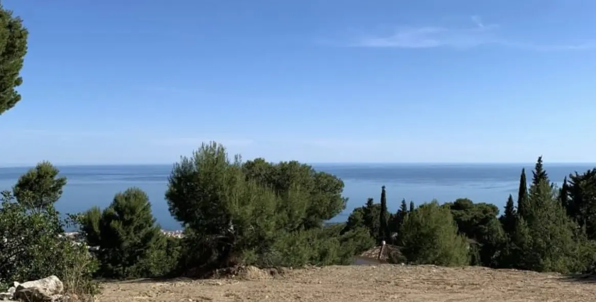 Venta de parcela residencial en Málaga Este 3