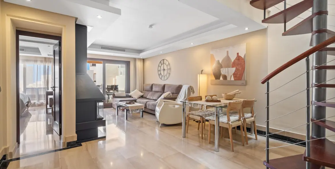 Sale of penthouse duplex in New Golden Mile 2