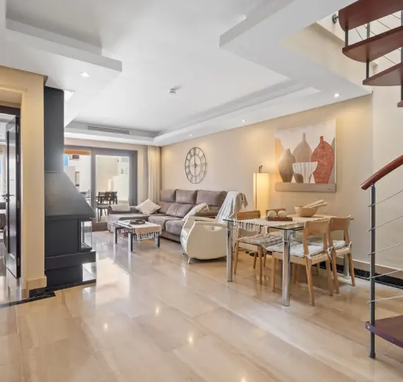 Sale of penthouse duplex in New Golden Mile