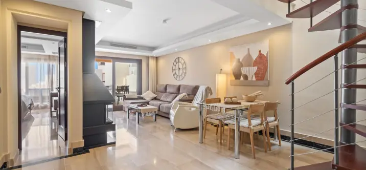 Sale of penthouse duplex in New Golden Mile 1