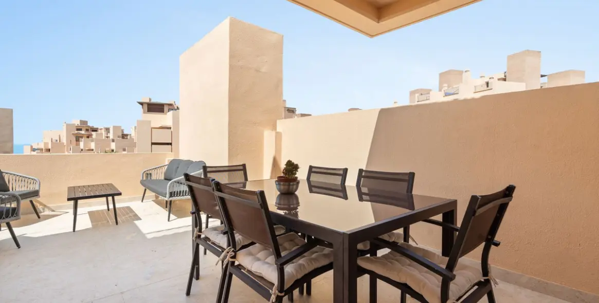Sale of penthouse duplex in New Golden Mile 4