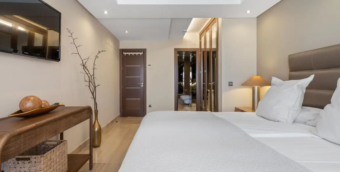 Sale of penthouse duplex in New Golden Mile 6