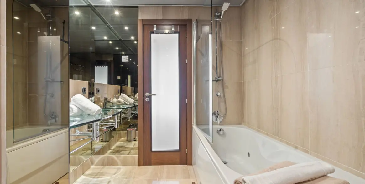 Sale of penthouse duplex in New Golden Mile 10