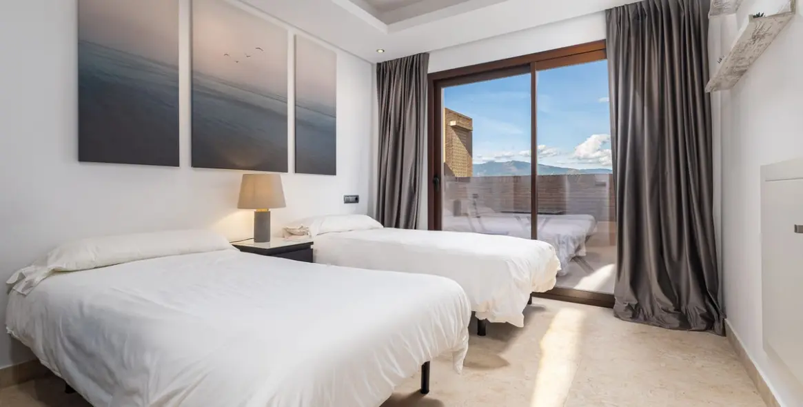 Sale of penthouse duplex in New Golden Mile 13