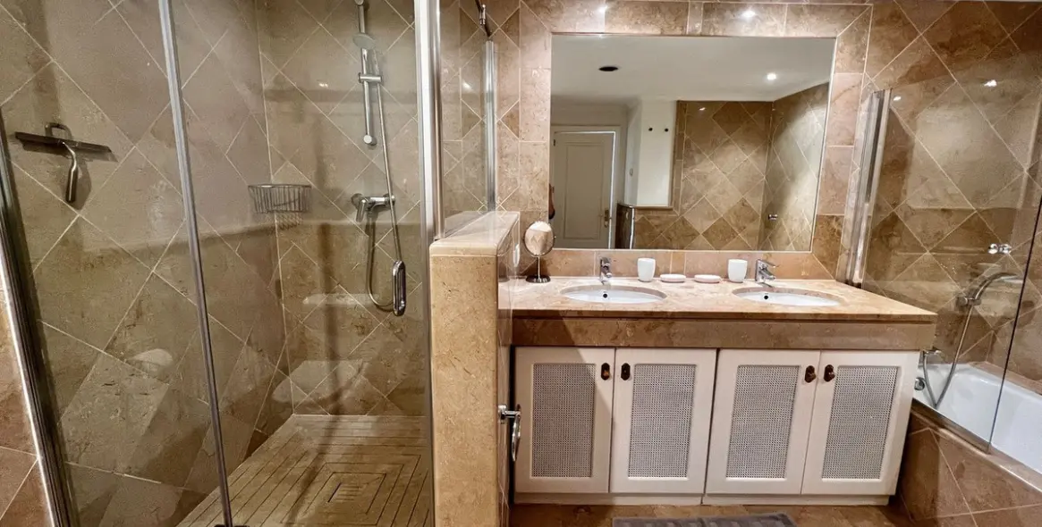 Продажа апартаментов на первом этаже в Los Flamingos 27