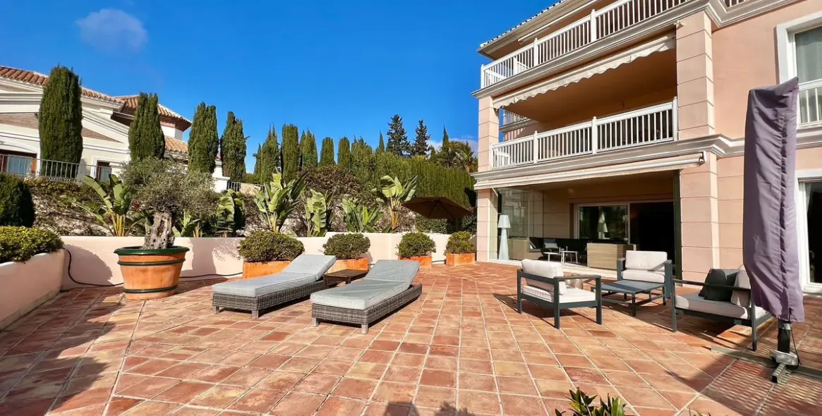 Продажа апартаментов на первом этаже в Los Flamingos 44