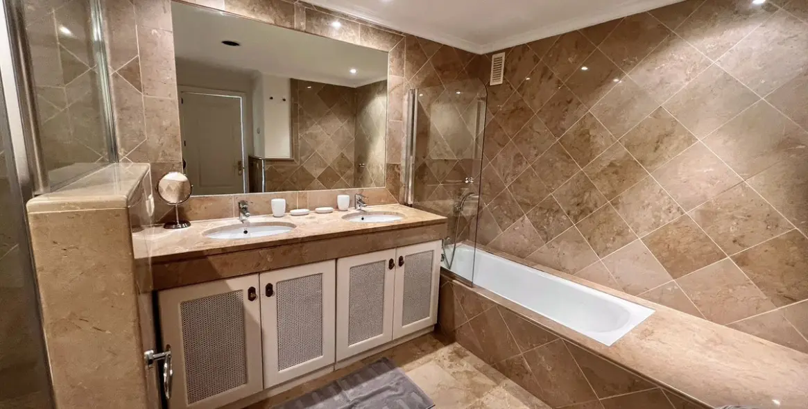 Продажа апартаментов на первом этаже в Los Flamingos 46