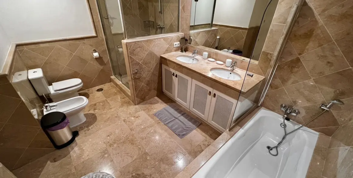 Продажа апартаментов на первом этаже в Los Flamingos 48