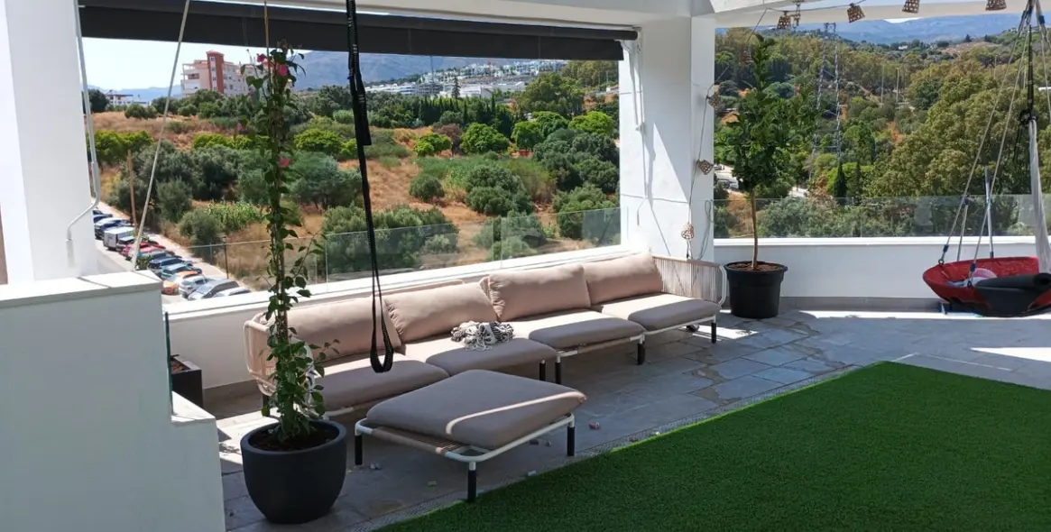 Sale of penthouse duplex in Estepona 4