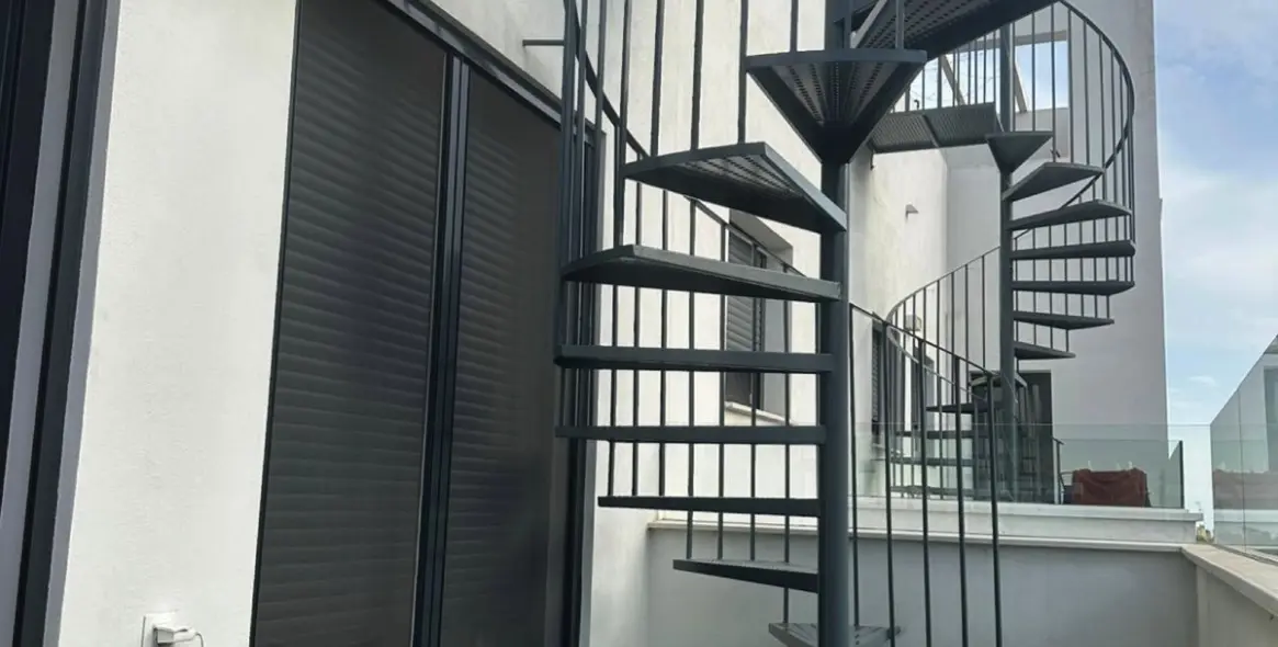 Sale of penthouse duplex in Estepona 23