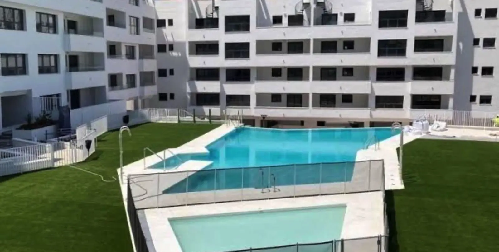 Venta de ático dúplex en Estepona 1