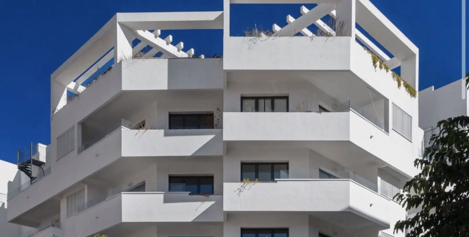 Venta de ático dúplex en Estepona 2