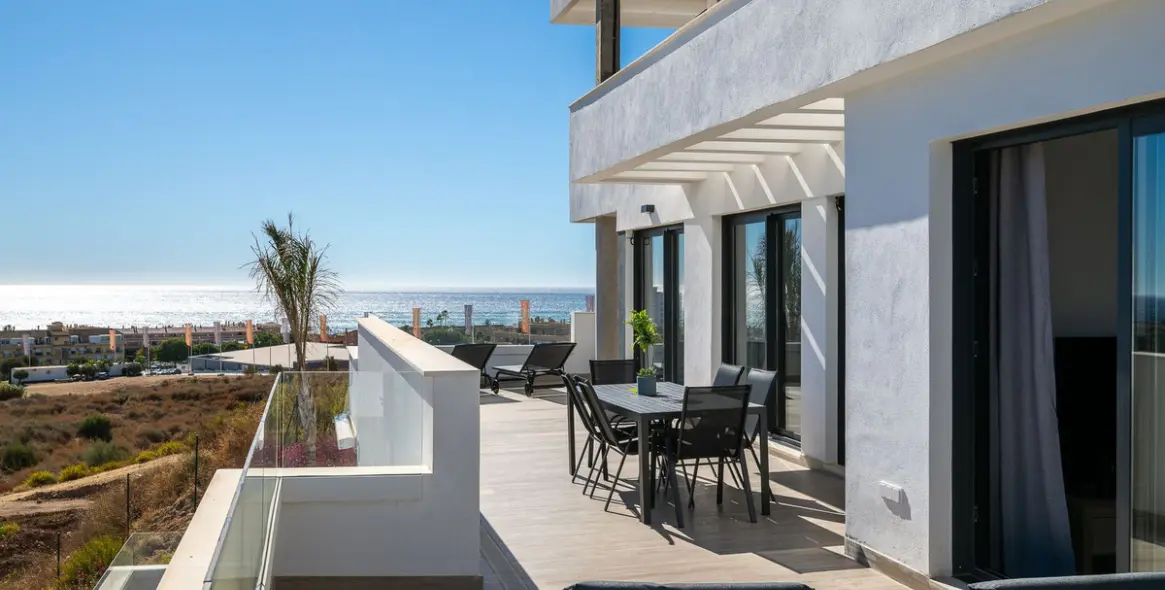 Sale of middle floor apartment in La Cala de Mijas 1