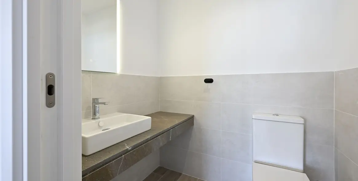 Sale of middle floor apartment in La Cala de Mijas 18