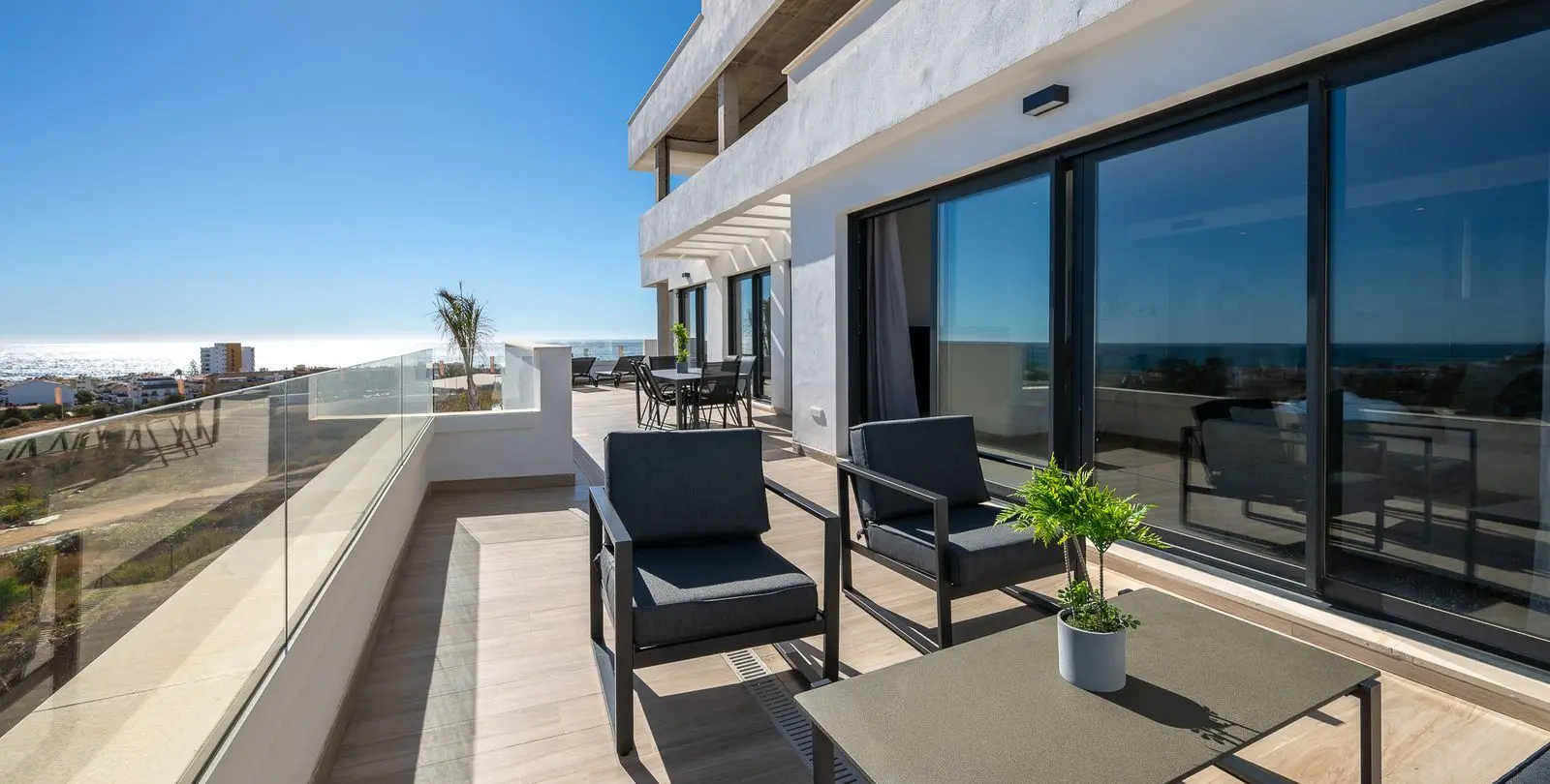 Venta de apartamento en planta media en La Cala de Mijas 3