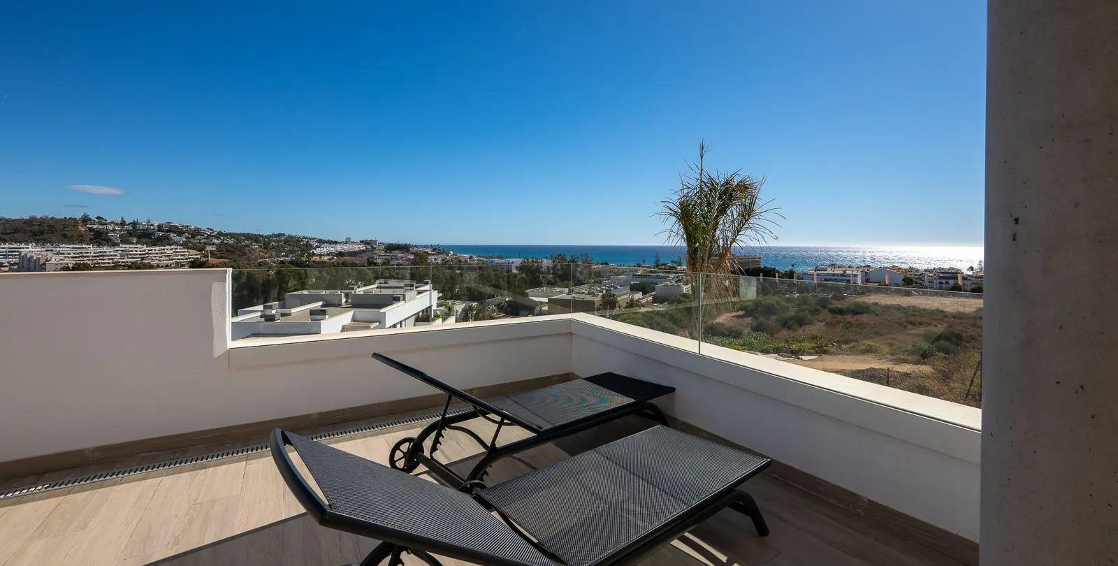 Venta de apartamento en planta media en La Cala de Mijas 4