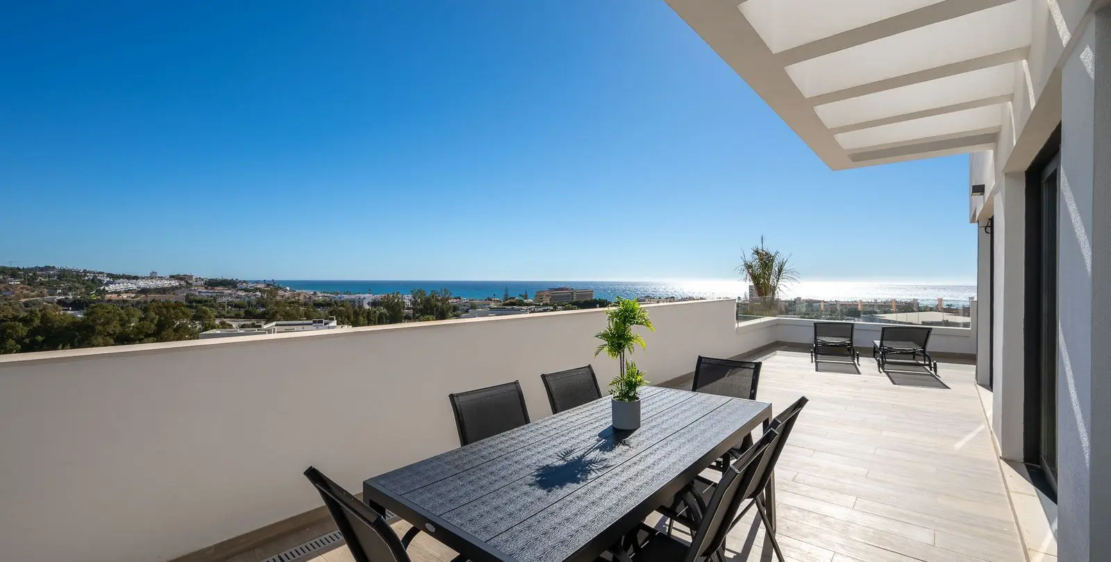 Venta de apartamento en planta media en La Cala de Mijas 5