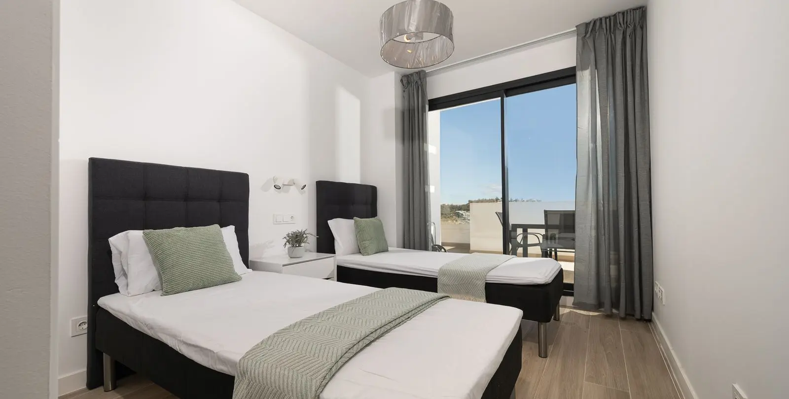 Venta de apartamento en planta media en La Cala de Mijas 14