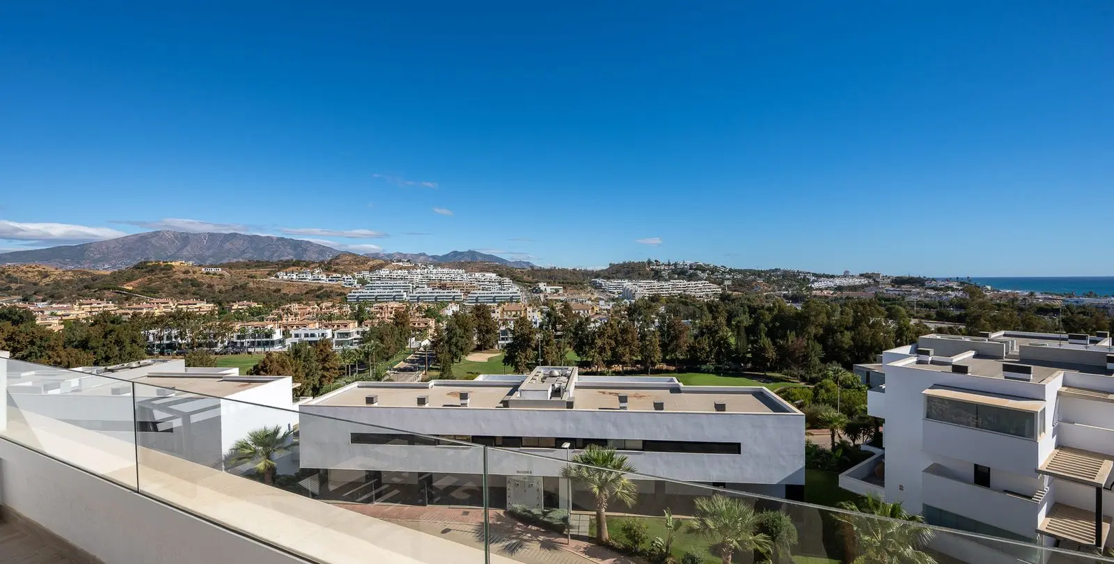 Venta de apartamento en planta media en La Cala de Mijas 27