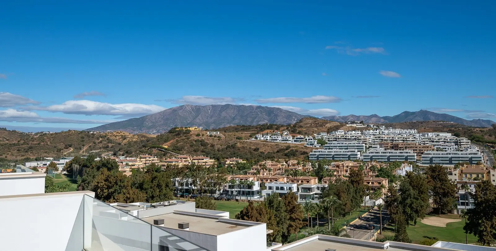 Venta de apartamento en planta media en La Cala de Mijas 28
