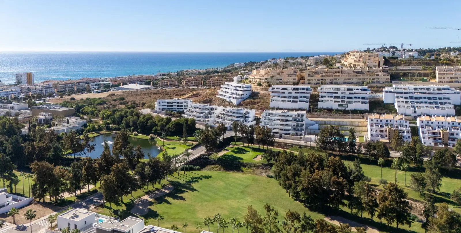 Venta de apartamento en planta media en La Cala de Mijas 35