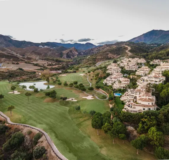 Продажа апартаментов на первом этаже в Benahavís