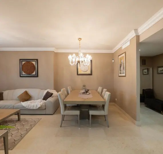 Продажа апартаментов на первом этаже в Benahavís