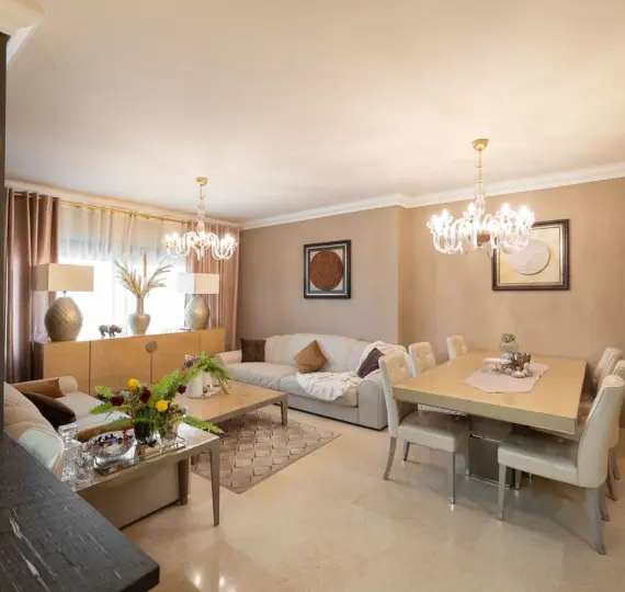 Продажа апартаментов на первом этаже в Benahavís