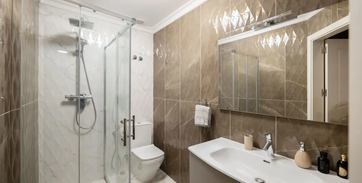 Venta de apartamento en planta baja en Benahavís 33