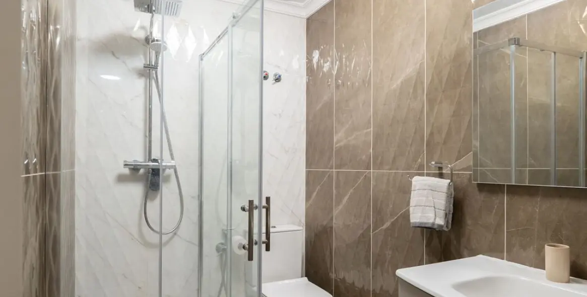 Venta de apartamento en planta baja en Benahavís 34