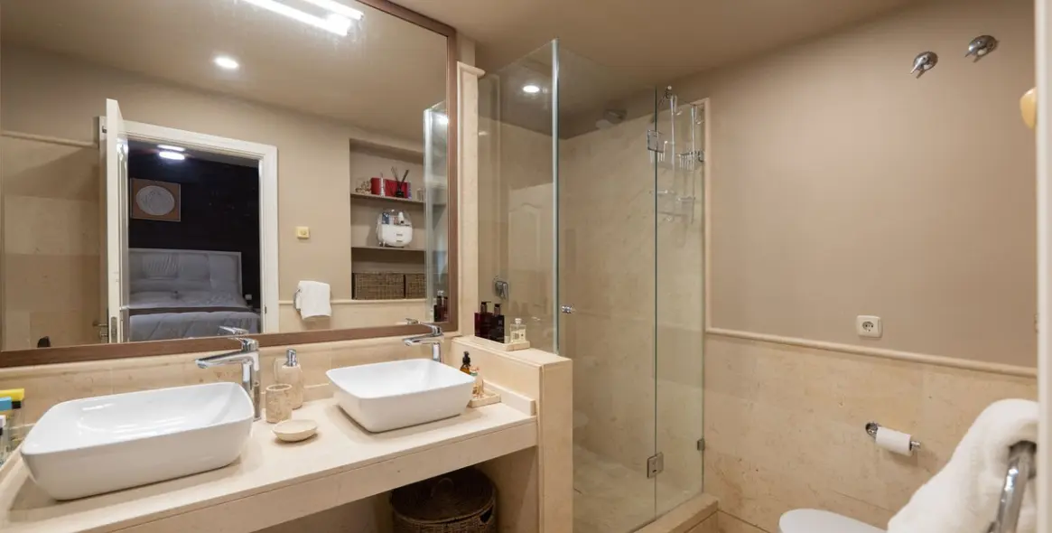 Venta de apartamento en planta baja en Benahavís 40