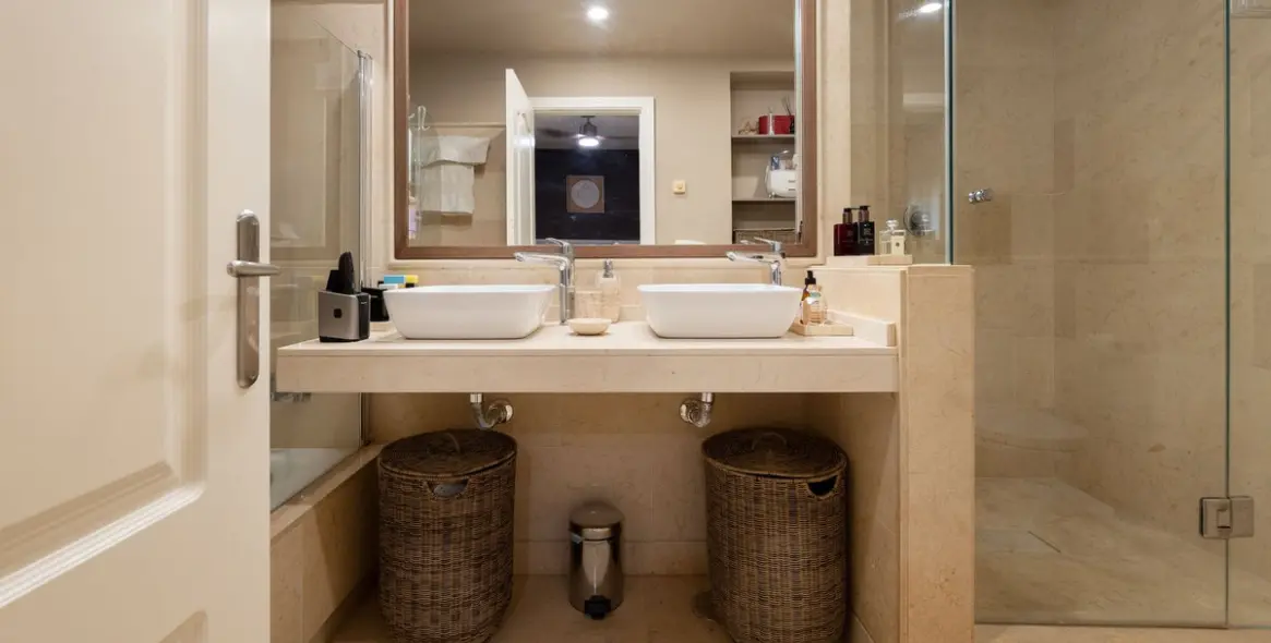 Venta de apartamento en planta baja en Benahavís 42