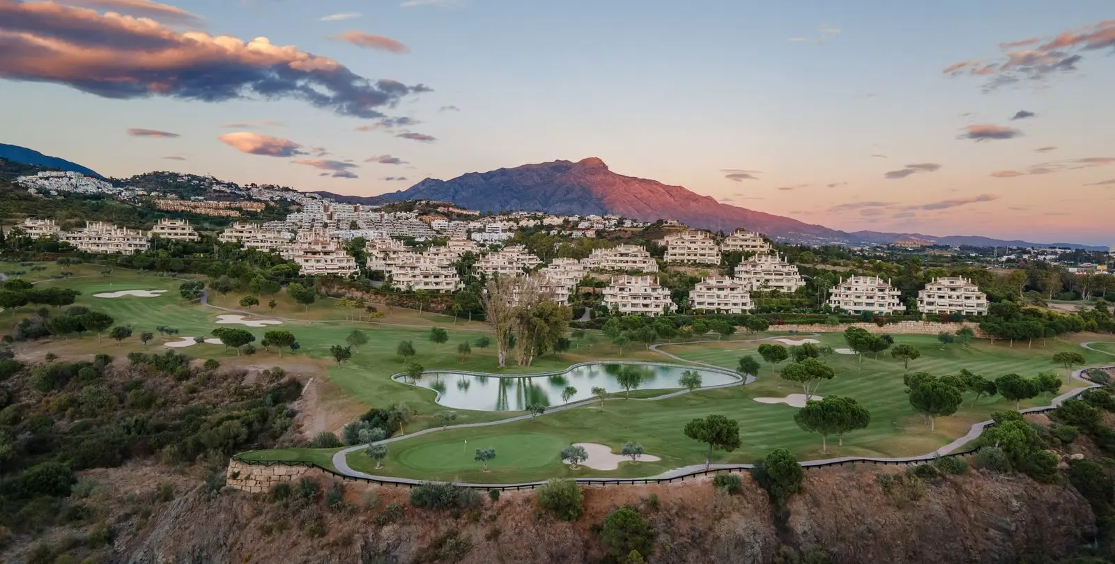 Venta de apartamento en planta baja en Benahavís 2