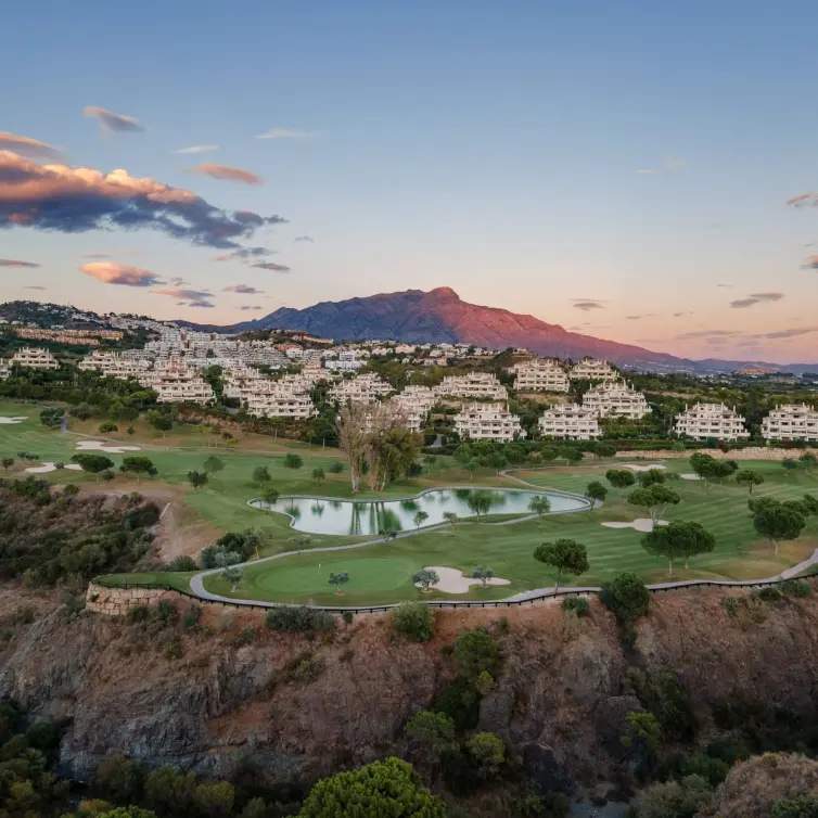 Venta de apartamento en planta baja en Benahavís