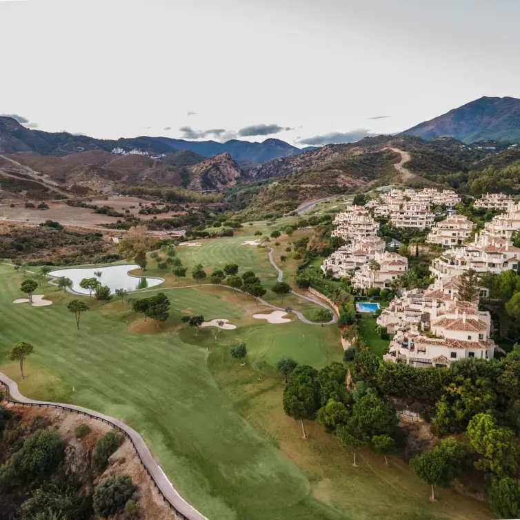 Venta de apartamento en planta baja en Benahavís