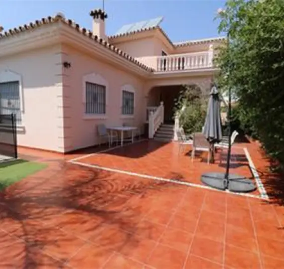 Продажа  отдельно стоящей виллы в Torremolinos
