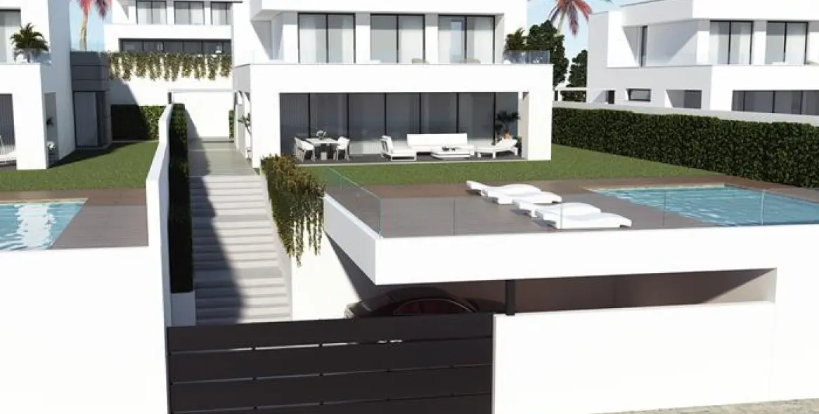 Продажа  отдельно стоящей виллы в La Duquesa 1