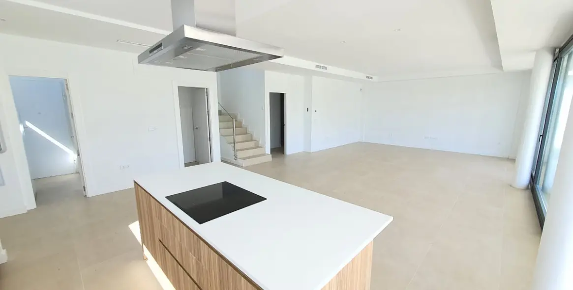 Продажа  отдельно стоящей виллы в La Duquesa 12