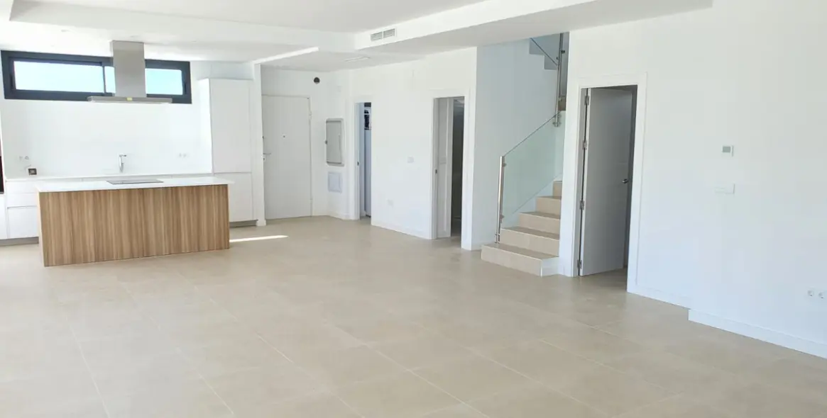 Продажа  отдельно стоящей виллы в La Duquesa 16