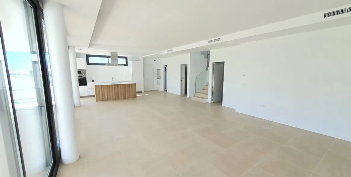 Продажа  отдельно стоящей виллы в La Duquesa 17