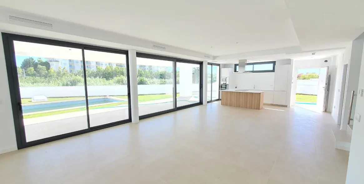 Продажа  отдельно стоящей виллы в La Duquesa 19