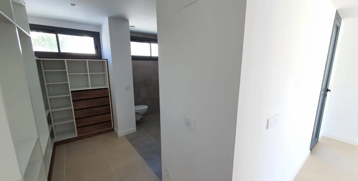 Продажа  отдельно стоящей виллы в La Duquesa 21