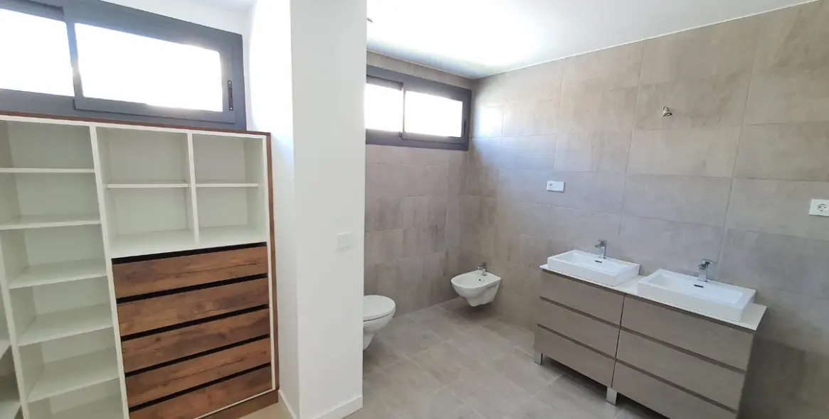 Продажа  отдельно стоящей виллы в La Duquesa 22