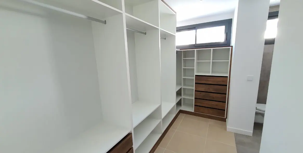 Продажа  отдельно стоящей виллы в La Duquesa 23