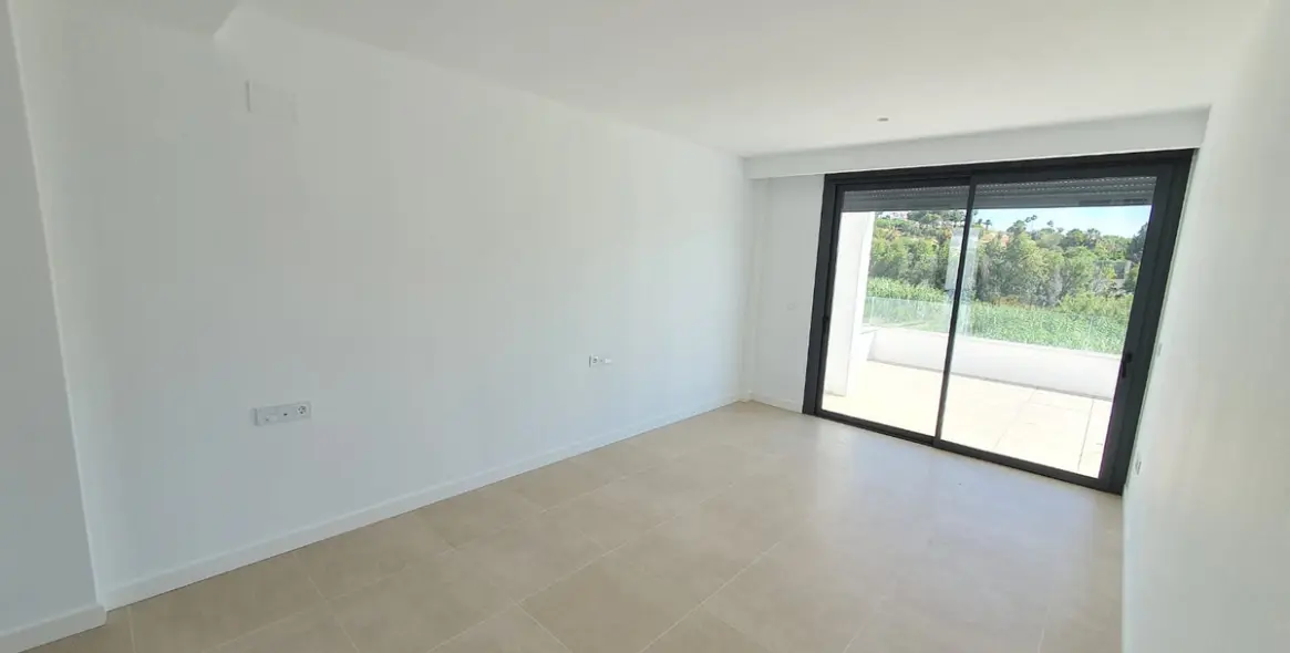 Продажа  отдельно стоящей виллы в La Duquesa 25