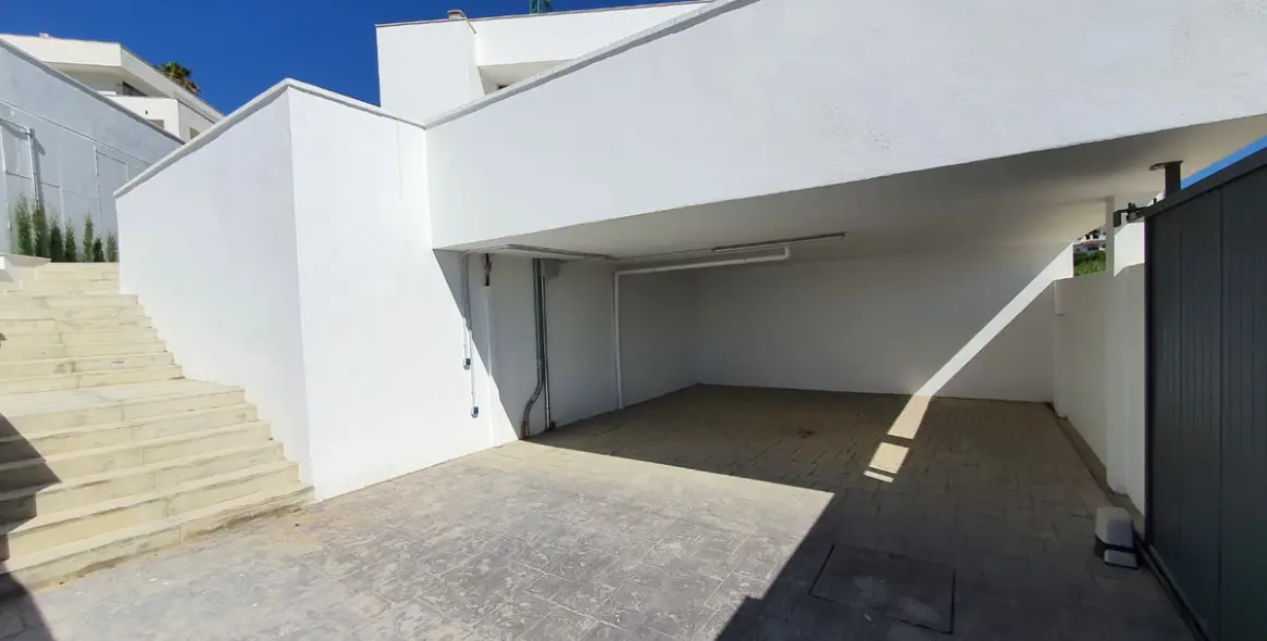 Продажа  отдельно стоящей виллы в La Duquesa 27